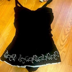 Women’s 12 D swimsuit by profile by gottex . Built in bra